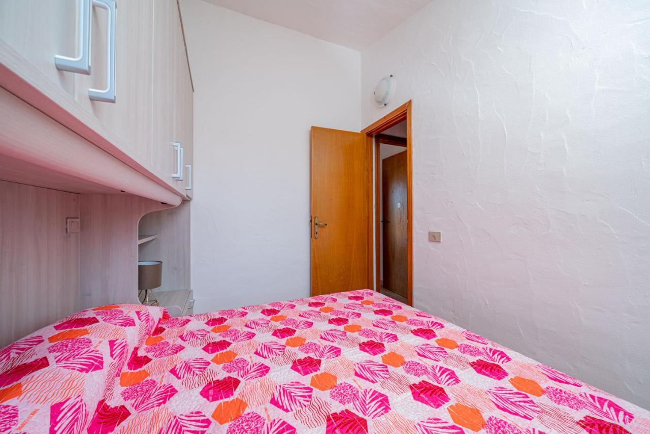 Appartamento Residenziale Trilocale 6 Posti Letto Via Oristano San Teodoro  Exterior foto