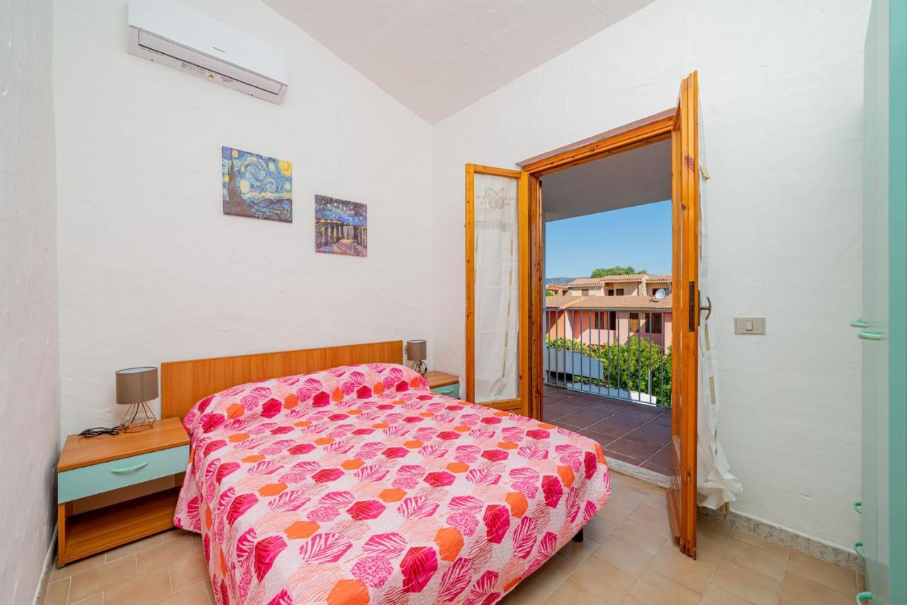 Appartamento Residenziale Trilocale 6 Posti Letto Via Oristano San Teodoro  Exterior foto