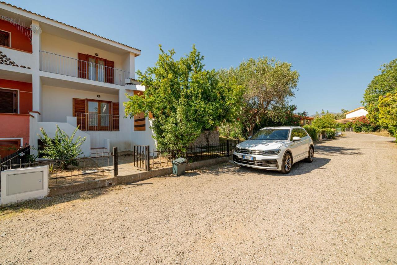 Appartamento Residenziale Trilocale 6 Posti Letto Via Oristano San Teodoro  Exterior foto